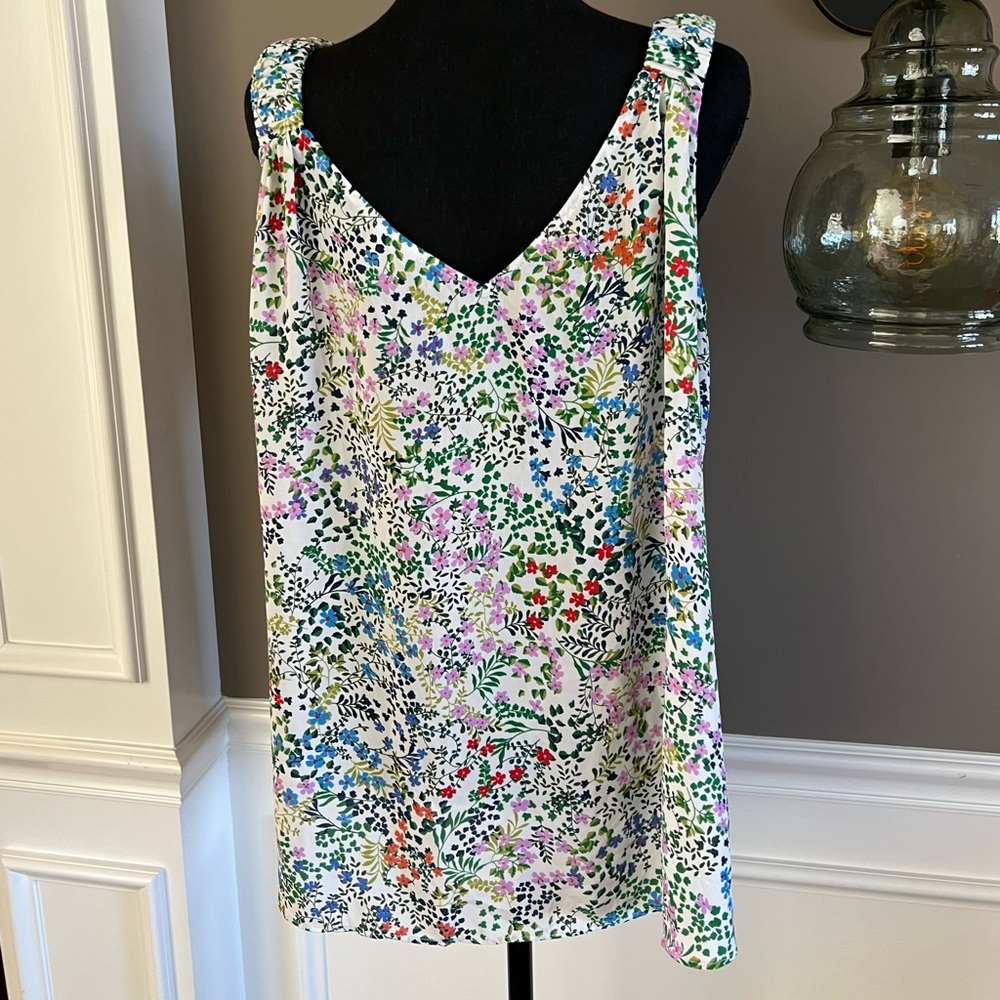 CAbi style 5917 floral rotation v neck top in size large
